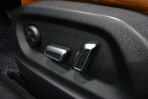 Audi Q3 2.0 TFSI quattro S Line / Panoramadak / Elektr. verstelbare voorstoelen / Achteruitrijcamera / Stoelverwarming / Elektr. wegklapbare trekhaak / Full LED / Audi Sound System / Navigatie / Cruise Control / 19'' LMV / Lichtpakket / Dodehoek detectie / Audi E