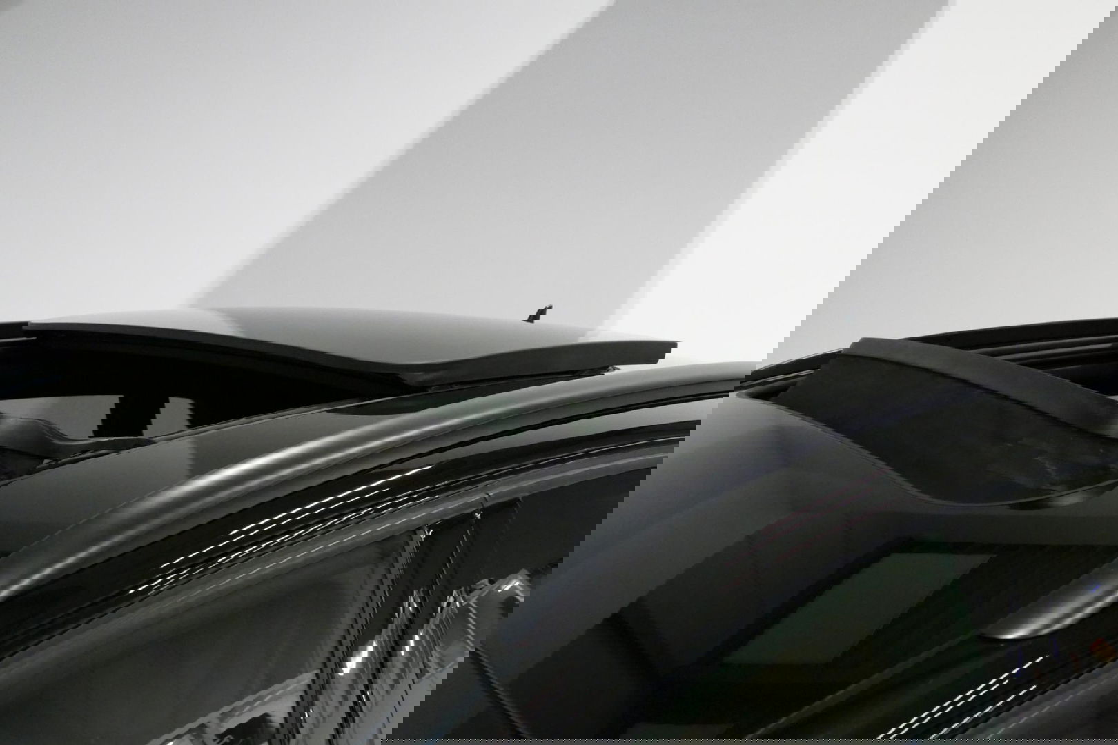 Audi Q3 2.0 TFSI quattro S Line / Panoramadak / Elektr. verstelbare voorstoelen / Achteruitrijcamera / Stoelverwarming / Elektr. wegklapbare trekhaak / Full LED / Audi Sound System / Navigatie / Cruise Control / 19'' LMV / Lichtpakket / Dodehoek detectie / Audi E