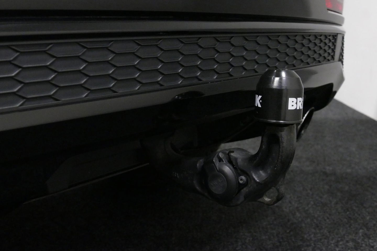 Audi Q3 2.0 TFSI quattro S Line / Panoramadak / Elektr. verstelbare voorstoelen / Achteruitrijcamera / Stoelverwarming / Elektr. wegklapbare trekhaak / Full LED / Audi Sound System / Navigatie / Cruise Control / 19'' LMV / Lichtpakket / Dodehoek detectie / Audi E