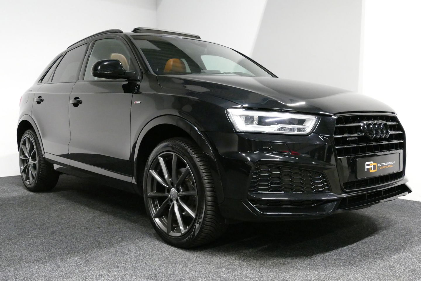 Audi Q3 2.0 TFSI quattro S Line / Panoramadak / Elektr. verstelbare voorstoelen / Achteruitrijcamera / Stoelverwarming / Elektr. wegklapbare trekhaak / Full LED / Audi Sound System / Navigatie / Cruise Control / 19'' LMV / Lichtpakket / Dodehoek detectie / Audi E