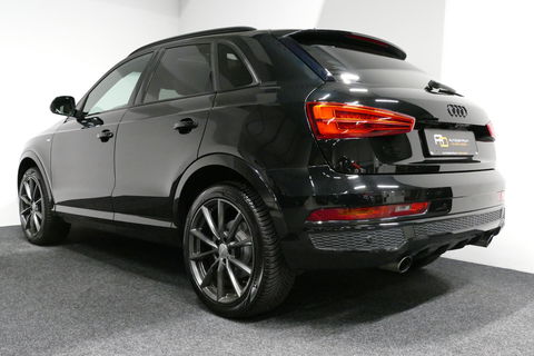 Audi Q3 2.0 TFSI quattro S Line / Panoramadak / Elektr. verstelbare voorstoelen / Achteruitrijcamera / Stoelverwarming / Elektr. wegklapbare trekhaak / Full LED / Audi Sound System / Navigatie / Cruise Control / 19'' LMV / Lichtpakket / Dodehoek detectie / Audi E