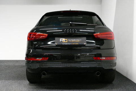Audi Q3 2.0 TFSI quattro S Line / Panoramadak / Elektr. verstelbare voorstoelen / Achteruitrijcamera / Stoelverwarming / Elektr. wegklapbare trekhaak / Full LED / Audi Sound System / Navigatie / Cruise Control / 19'' LMV / Lichtpakket / Dodehoek detectie / Audi E