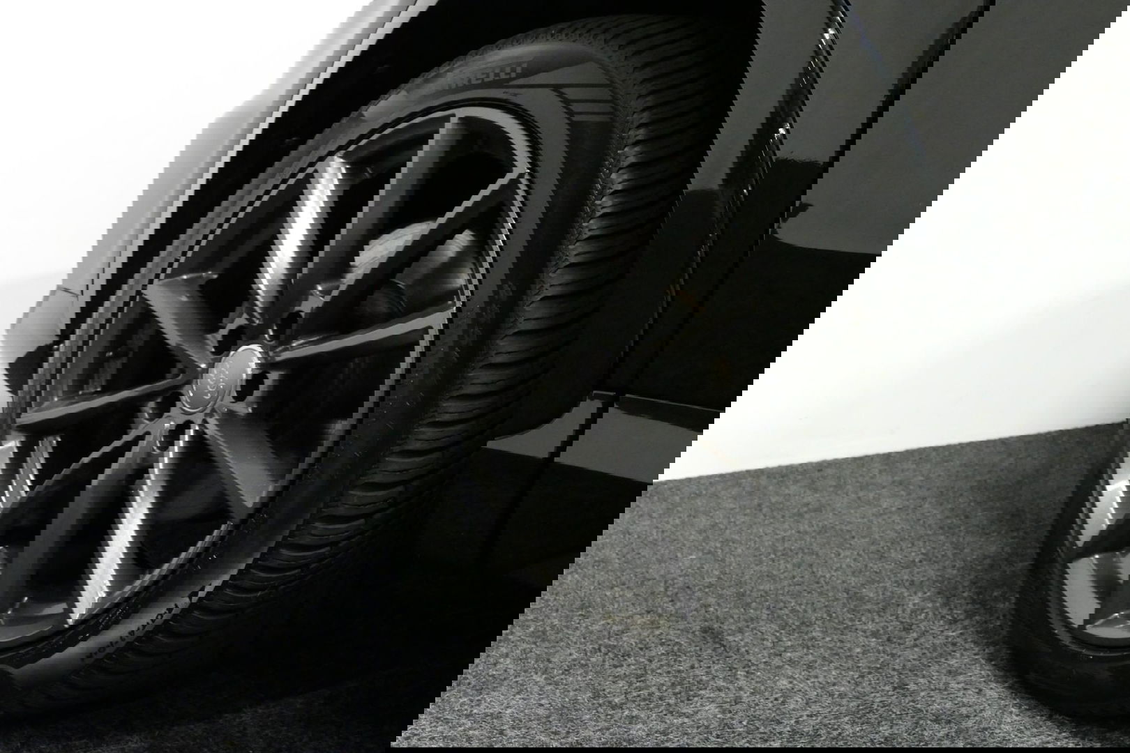 Audi Q3 2.0 TFSI quattro S Line / Panoramadak / Elektr. verstelbare voorstoelen / Achteruitrijcamera / Stoelverwarming / Elektr. wegklapbare trekhaak / Full LED / Audi Sound System / Navigatie / Cruise Control / 19'' LMV / Lichtpakket / Dodehoek detectie / Audi E