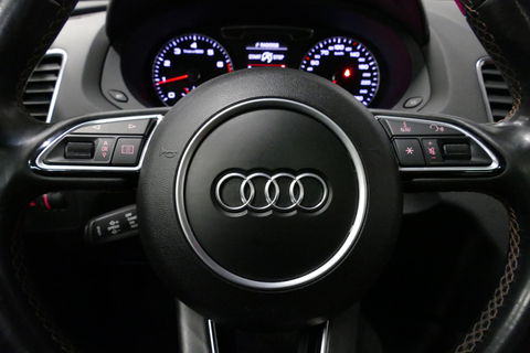 Audi Q3 2.0 TFSI quattro S Line / Panoramadak / Elektr. verstelbare voorstoelen / Achteruitrijcamera / Stoelverwarming / Elektr. wegklapbare trekhaak / Full LED / Audi Sound System / Navigatie / Cruise Control / 19'' LMV / Lichtpakket / Dodehoek detectie / Audi E