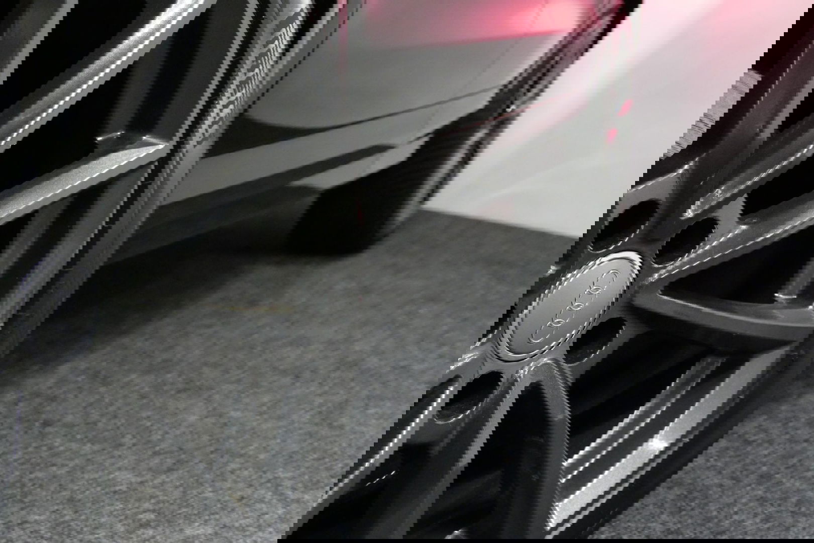 Audi Q3 2.0 TFSI quattro S Line / Panoramadak / Elektr. verstelbare voorstoelen / Achteruitrijcamera / Stoelverwarming / Elektr. wegklapbare trekhaak / Full LED / Audi Sound System / Navigatie / Cruise Control / 19'' LMV / Lichtpakket / Dodehoek detectie / Audi E