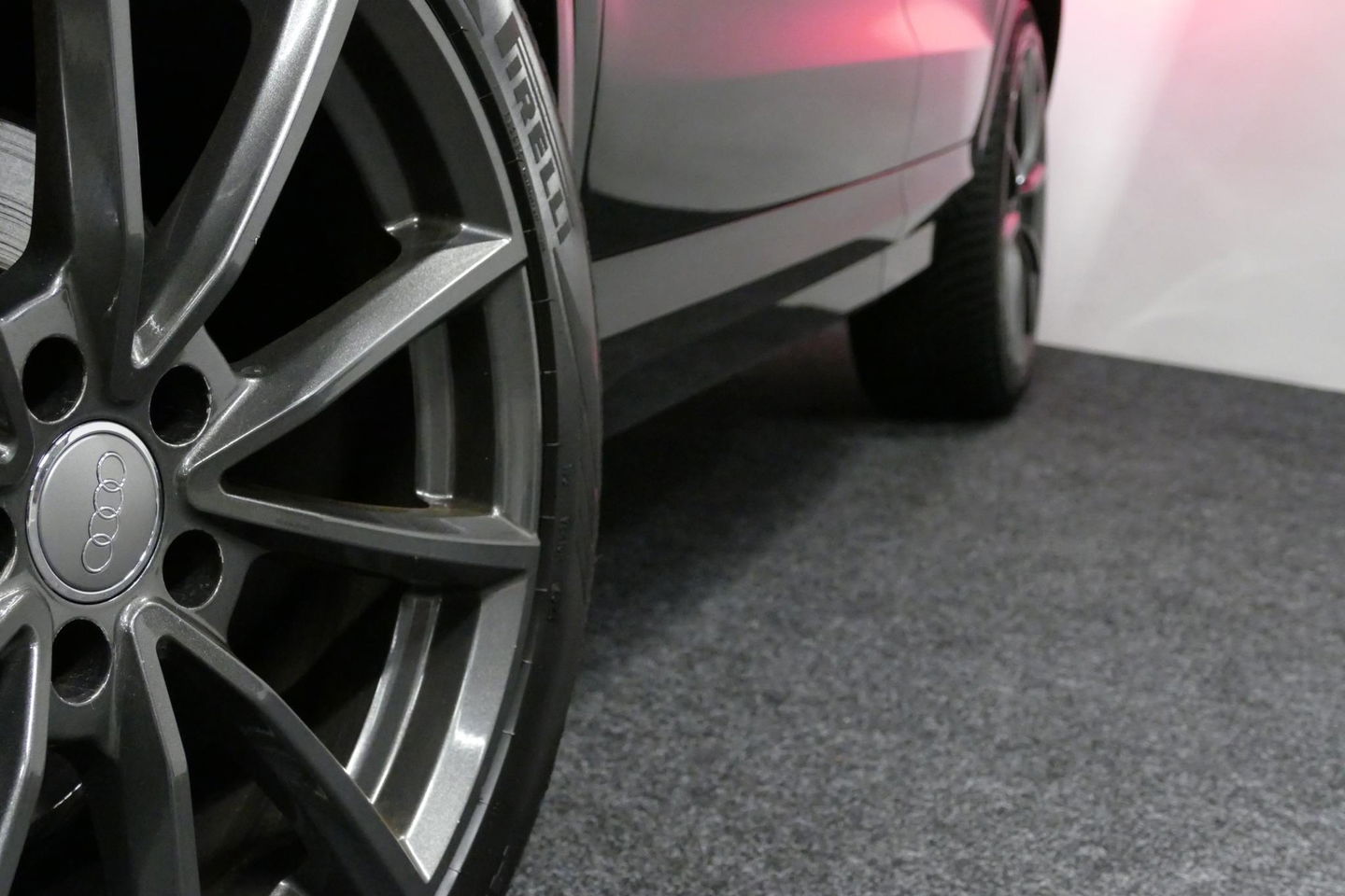 Audi Q3 2.0 TFSI quattro S Line / Panoramadak / Elektr. verstelbare voorstoelen / Achteruitrijcamera / Stoelverwarming / Elektr. wegklapbare trekhaak / Full LED / Audi Sound System / Navigatie / Cruise Control / 19'' LMV / Lichtpakket / Dodehoek detectie / Audi E