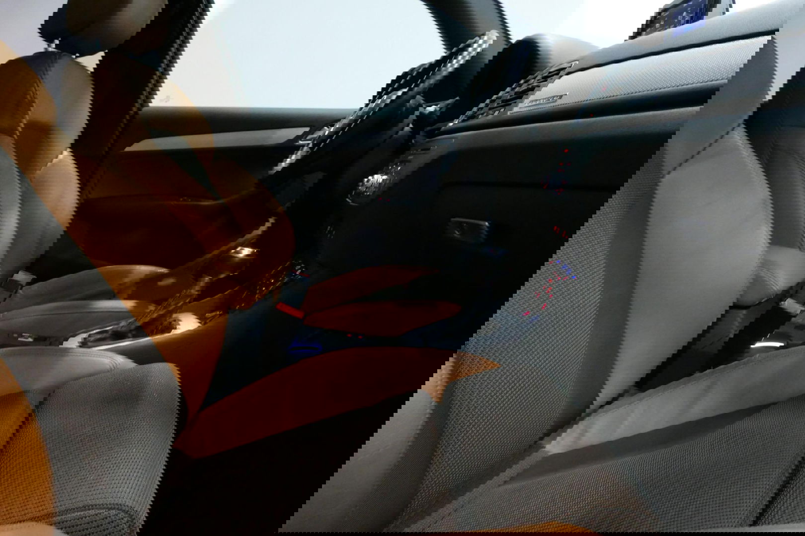 Audi Q3 2.0 TFSI quattro S Line / Panoramadak / Elektr. verstelbare voorstoelen / Achteruitrijcamera / Stoelverwarming / Elektr. wegklapbare trekhaak / Full LED / Audi Sound System / Navigatie / Cruise Control / 19'' LMV / Lichtpakket / Dodehoek detectie / Audi E