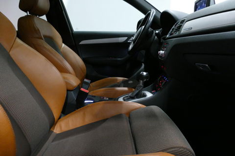 Audi Q3 2.0 TFSI quattro S Line / Panoramadak / Elektr. verstelbare voorstoelen / Achteruitrijcamera / Stoelverwarming / Elektr. wegklapbare trekhaak / Full LED / Audi Sound System / Navigatie / Cruise Control / 19'' LMV / Lichtpakket / Dodehoek detectie / Audi E