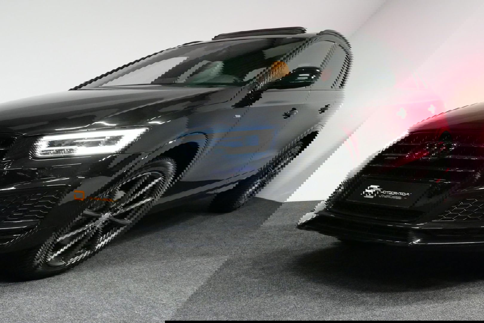 Audi Q3 2.0 TFSI quattro S Line / Panoramadak / Elektr. verstelbare voorstoelen / Achteruitrijcamera / Stoelverwarming / Elektr. wegklapbare trekhaak / Full LED / Audi Sound System / Navigatie / Cruise Control / 19'' LMV / Lichtpakket / Dodehoek detectie / Audi E