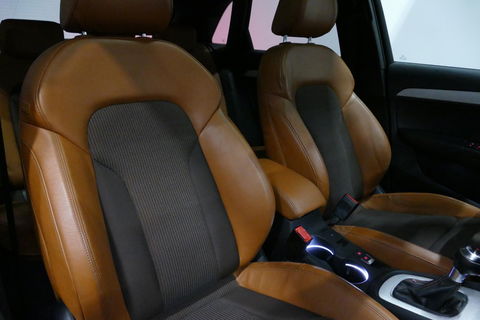 Audi Q3 2.0 TFSI quattro S Line / Panoramadak / Elektr. verstelbare voorstoelen / Achteruitrijcamera / Stoelverwarming / Elektr. wegklapbare trekhaak / Full LED / Audi Sound System / Navigatie / Cruise Control / 19'' LMV / Lichtpakket / Dodehoek detectie / Audi E