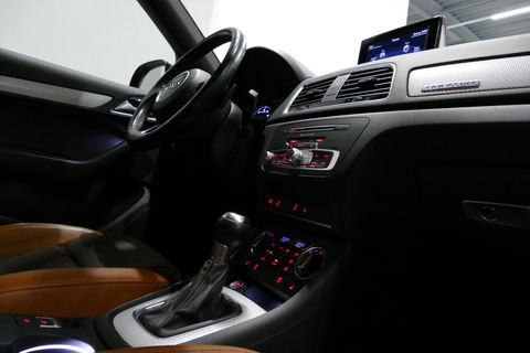 Audi Q3 2.0 TFSI quattro S Line / Panoramadak / Elektr. verstelbare voorstoelen / Achteruitrijcamera / Stoelverwarming / Elektr. wegklapbare trekhaak / Full LED / Audi Sound System / Navigatie / Cruise Control / 19'' LMV / Lichtpakket / Dodehoek detectie / Audi E