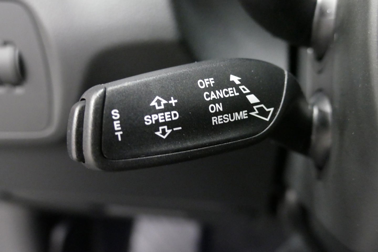 Audi Q3 2.0 TFSI quattro S Line / Panoramadak / Elektr. verstelbare voorstoelen / Achteruitrijcamera / Stoelverwarming / Elektr. wegklapbare trekhaak / Full LED / Audi Sound System / Navigatie / Cruise Control / 19'' LMV / Lichtpakket / Dodehoek detectie / Audi E