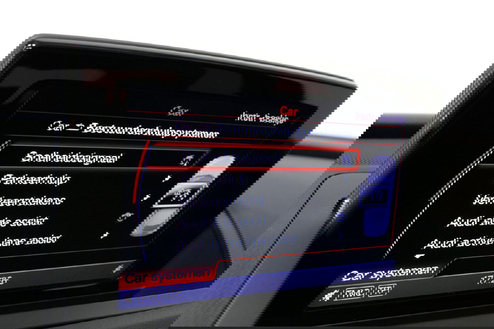 Audi Q3 2.0 TFSI quattro S Line / Panoramadak / Elektr. verstelbare voorstoelen / Achteruitrijcamera / Stoelverwarming / Elektr. wegklapbare trekhaak / Full LED / Audi Sound System / Navigatie / Cruise Control / 19'' LMV / Lichtpakket / Dodehoek detectie / Audi E