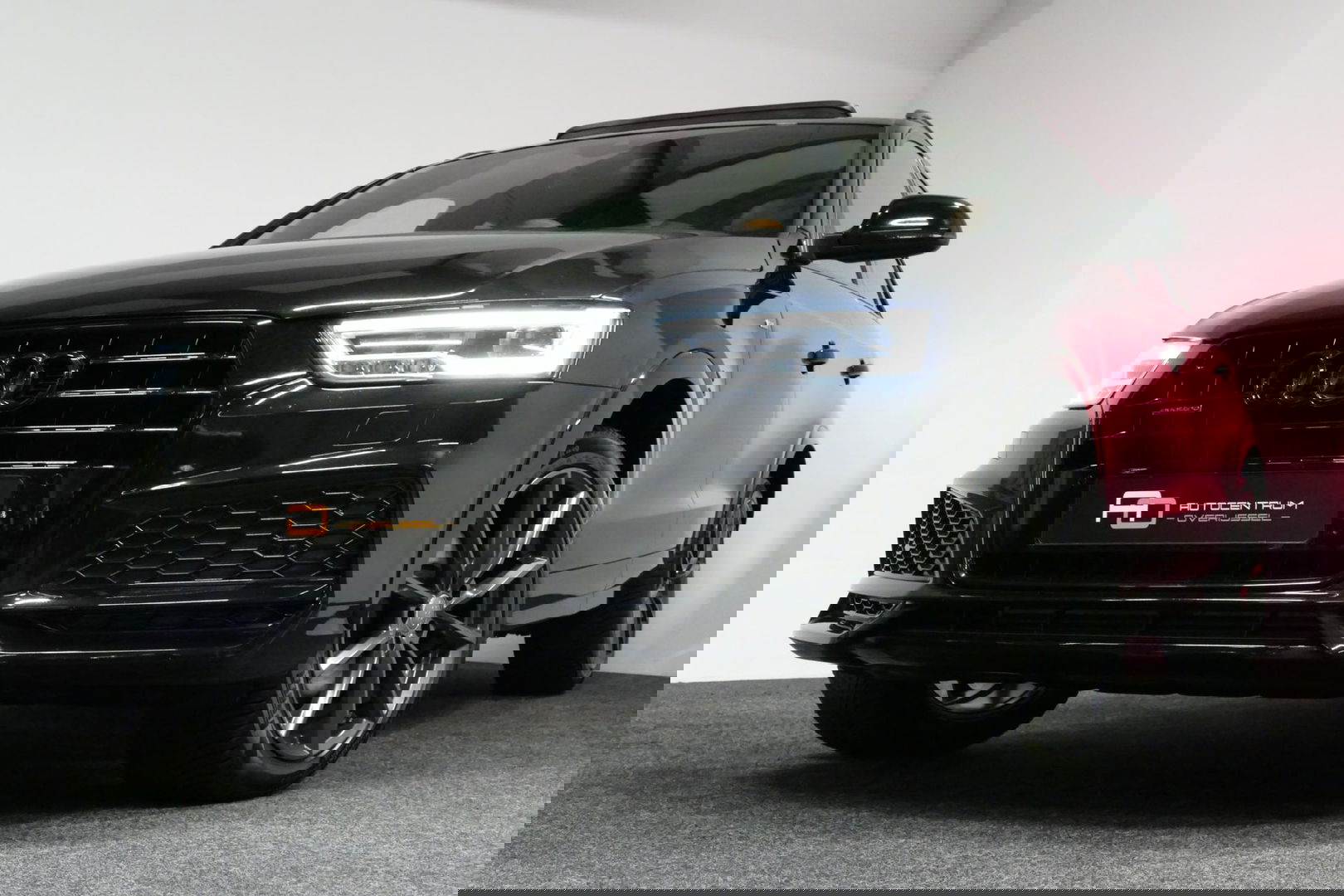 Audi Q3 2.0 TFSI quattro S Line / Panoramadak / Elektr. verstelbare voorstoelen / Achteruitrijcamera / Stoelverwarming / Elektr. wegklapbare trekhaak / Full LED / Audi Sound System / Navigatie / Cruise Control / 19'' LMV / Lichtpakket / Dodehoek detectie / Audi E