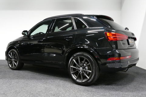 Audi Q3 2.0 TFSI quattro S Line / Panoramadak / Elektr. verstelbare voorstoelen / Achteruitrijcamera / Stoelverwarming / Elektr. wegklapbare trekhaak / Full LED / Audi Sound System / Navigatie / Cruise Control / 19'' LMV / Lichtpakket / Dodehoek detectie / Audi E
