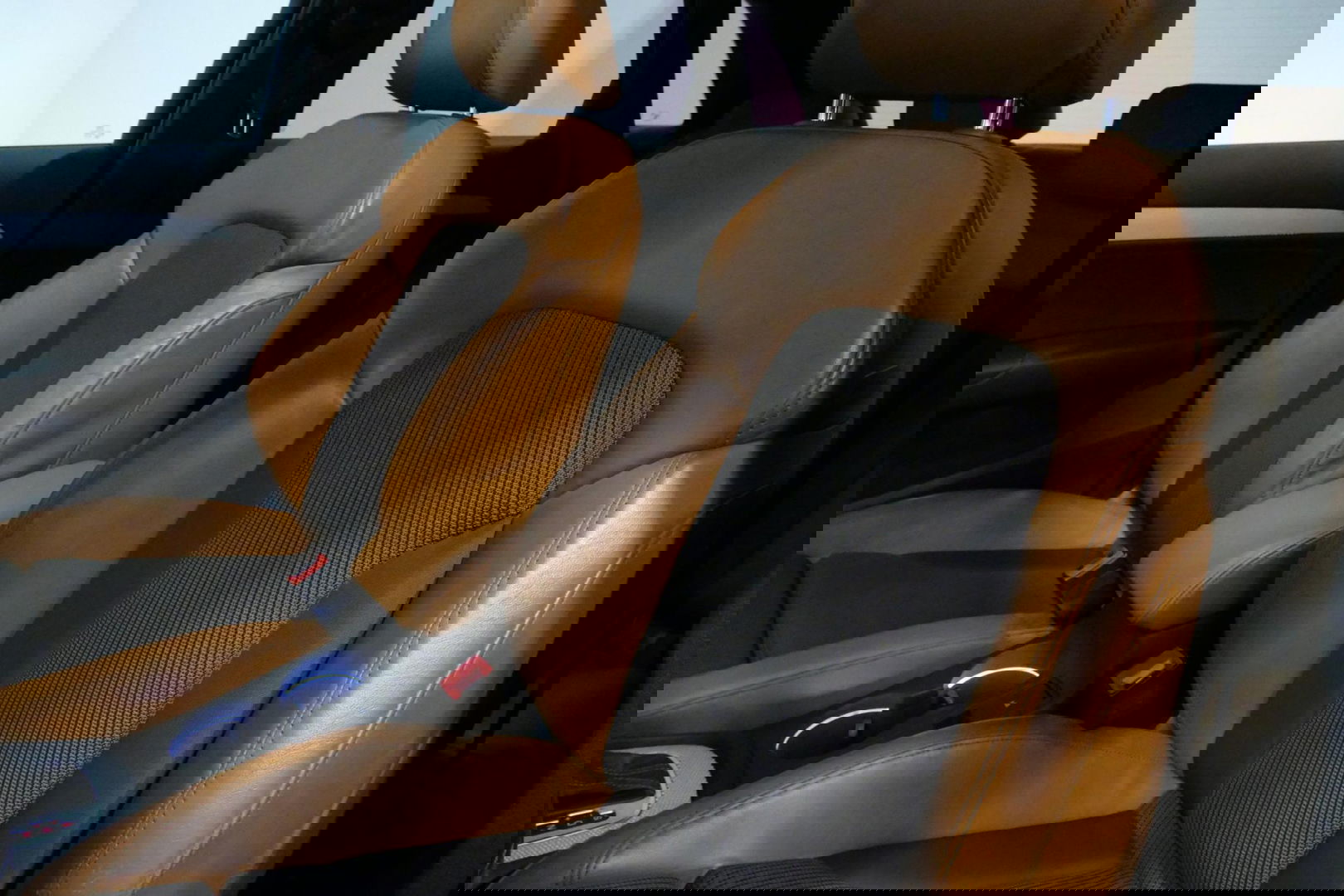 Audi Q3 2.0 TFSI quattro S Line / Panoramadak / Elektr. verstelbare voorstoelen / Achteruitrijcamera / Stoelverwarming / Elektr. wegklapbare trekhaak / Full LED / Audi Sound System / Navigatie / Cruise Control / 19'' LMV / Lichtpakket / Dodehoek detectie / Audi E