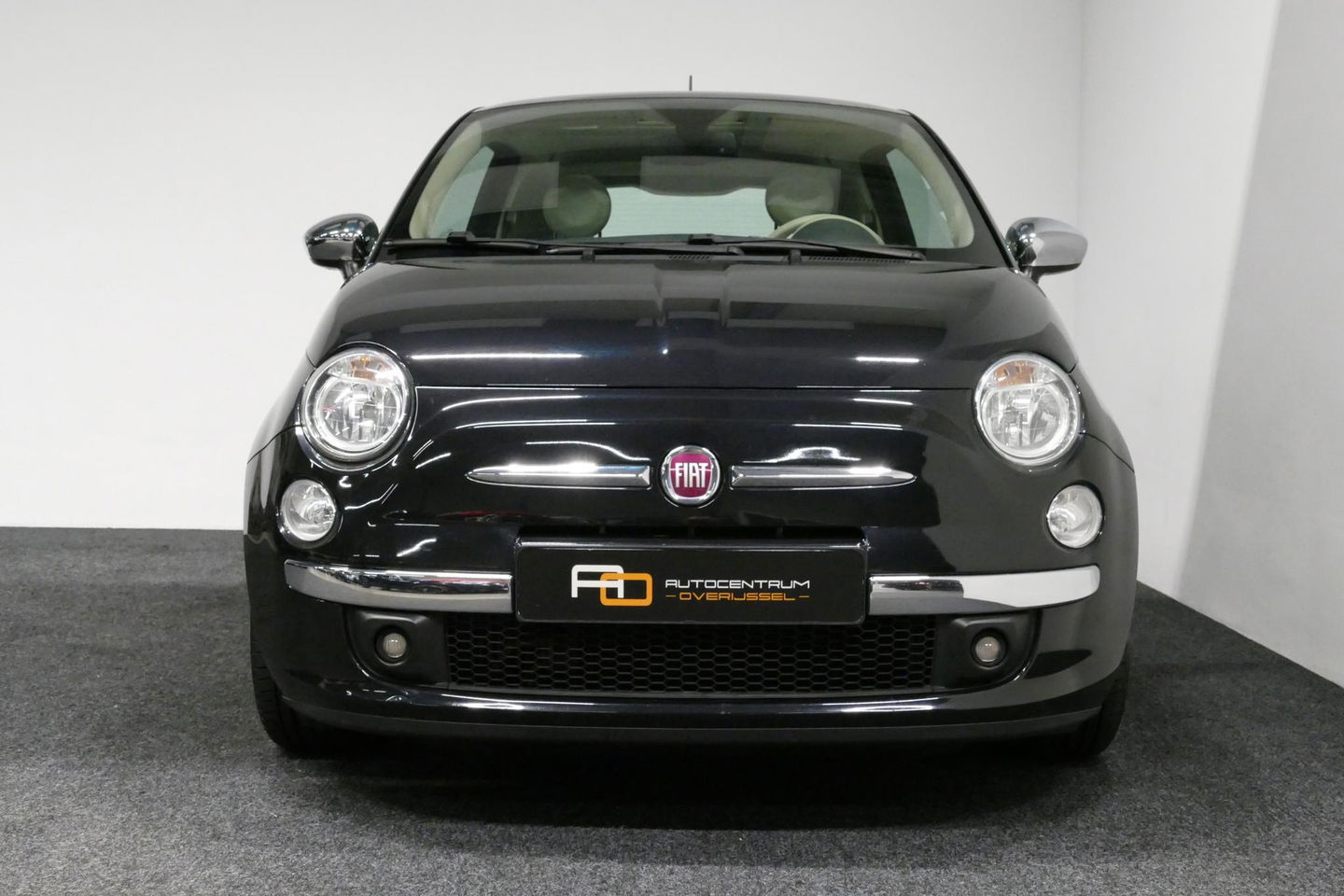 Fiat 500 0.9 TwinAir Turbo Lounge / Orig. Nederlands/ 2e eigenaar / Panoramadak / Climatronic / Parkeersensoren achter / 15'' LMV / Mistlampen / Chroom pakket / Radio / Elektr. bedienbare ramen / Leder stuurwiel