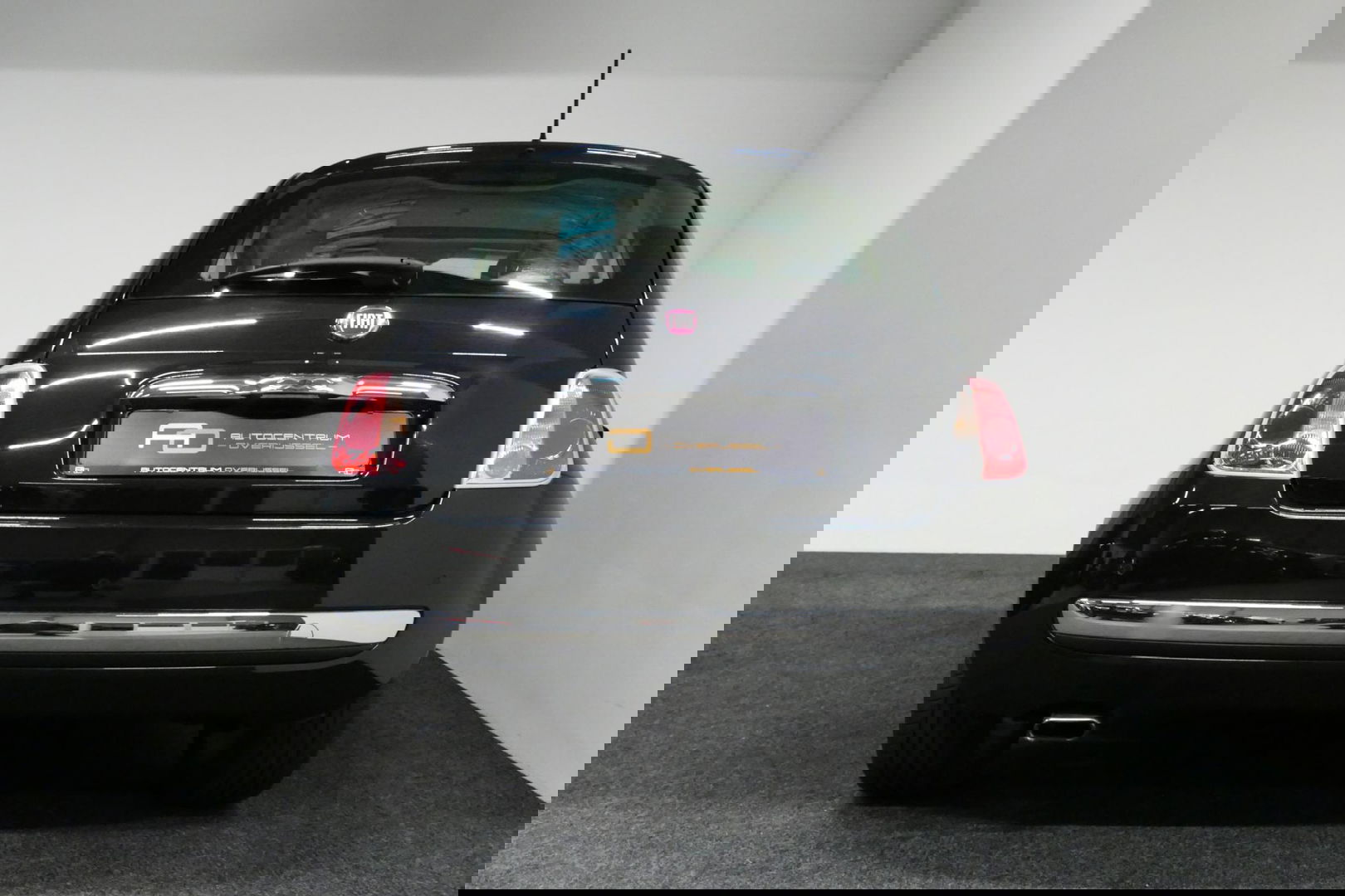 Fiat 500 0.9 TwinAir Turbo Lounge / Orig. Nederlands/ 2e eigenaar / Panoramadak / Climatronic / Parkeersensoren achter / 15'' LMV / Mistlampen / Chroom pakket / Radio / Elektr. bedienbare ramen / Leder stuurwiel