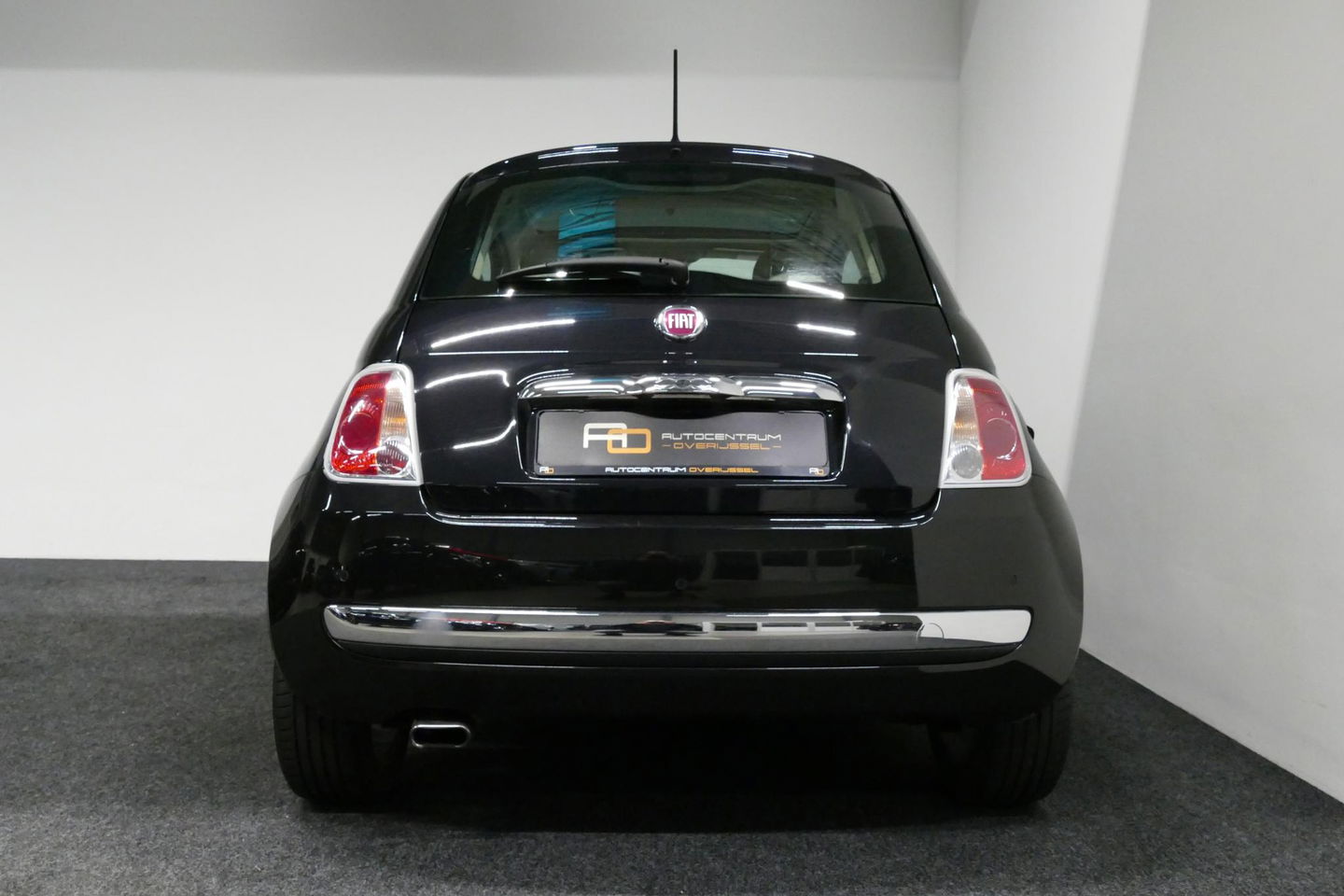 Fiat 500 0.9 TwinAir Turbo Lounge / Orig. Nederlands/ 2e eigenaar / Panoramadak / Climatronic / Parkeersensoren achter / 15'' LMV / Mistlampen / Chroom pakket / Radio / Elektr. bedienbare ramen / Leder stuurwiel