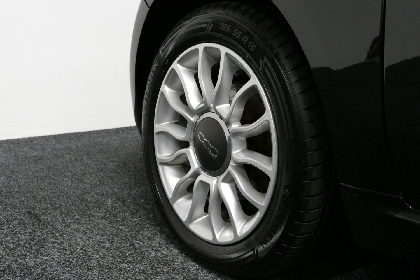 Fiat 500 0.9 TwinAir Turbo Lounge / Orig. Nederlands/ 2e eigenaar / Panoramadak / Climatronic / Parkeersensoren achter / 15'' LMV / Mistlampen / Chroom pakket / Radio / Elektr. bedienbare ramen / Leder stuurwiel