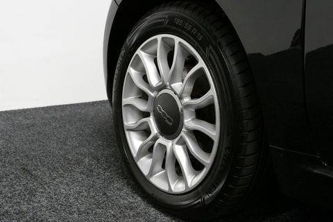 Fiat 500 0.9 TwinAir Turbo Lounge / Orig. Nederlands/ 2e eigenaar / Panoramadak / Climatronic / Parkeersensoren achter / 15'' LMV / Mistlampen / Chroom pakket / Radio / Elektr. bedienbare ramen / Leder stuurwiel