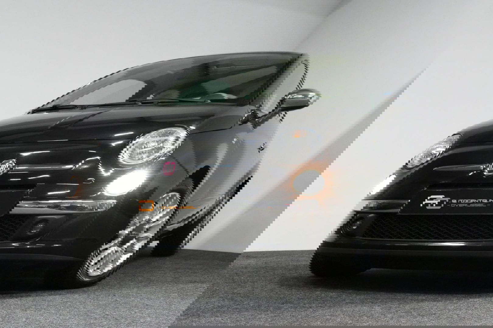 Fiat 500 0.9 TwinAir Turbo Lounge / Orig. Nederlands/ 2e eigenaar / Panoramadak / Climatronic / Parkeersensoren achter / 15'' LMV / Mistlampen / Chroom pakket / Radio / Elektr. bedienbare ramen / Leder stuurwiel