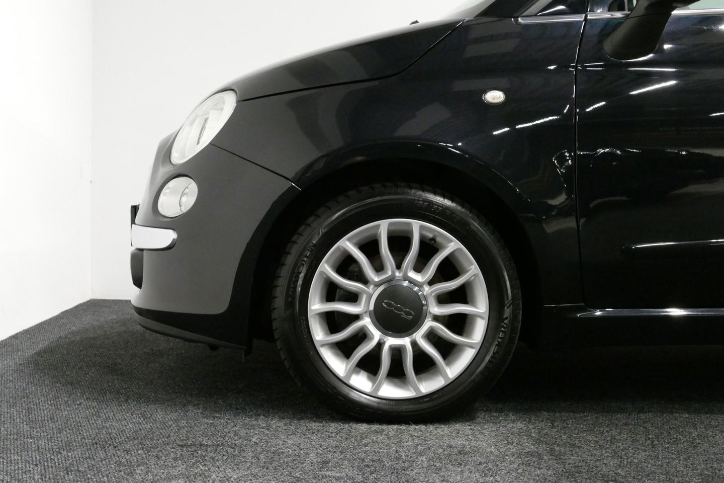 Fiat 500 0.9 TwinAir Turbo Lounge / Orig. Nederlands/ 2e eigenaar / Panoramadak / Climatronic / Parkeersensoren achter / 15'' LMV / Mistlampen / Chroom pakket / Radio / Elektr. bedienbare ramen / Leder stuurwiel