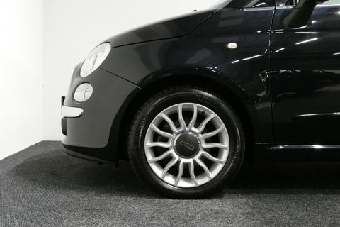 Fiat 500 0.9 TwinAir Turbo Lounge / Orig. Nederlands/ 2e eigenaar / Panoramadak / Climatronic / Parkeersensoren achter / 15'' LMV / Mistlampen / Chroom pakket / Radio / Elektr. bedienbare ramen / Leder stuurwiel