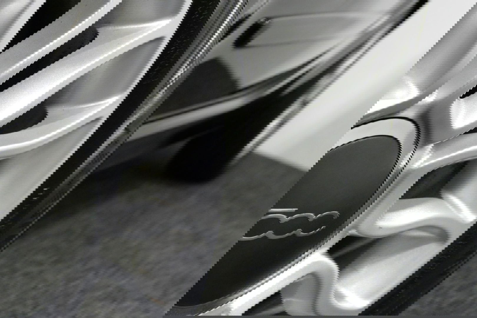 Fiat 500 0.9 TwinAir Turbo Lounge / Orig. Nederlands/ 2e eigenaar / Panoramadak / Climatronic / Parkeersensoren achter / 15'' LMV / Mistlampen / Chroom pakket / Radio / Elektr. bedienbare ramen / Leder stuurwiel