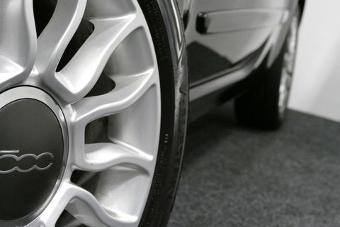 Fiat 500 0.9 TwinAir Turbo Lounge / Orig. Nederlands/ 2e eigenaar / Panoramadak / Climatronic / Parkeersensoren achter / 15'' LMV / Mistlampen / Chroom pakket / Radio / Elektr. bedienbare ramen / Leder stuurwiel