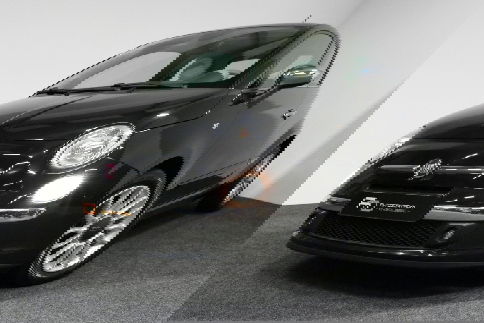 Fiat 500 0.9 TwinAir Turbo Lounge / Orig. Nederlands/ 2e eigenaar / Panoramadak / Climatronic / Parkeersensoren achter / 15'' LMV / Mistlampen / Chroom pakket / Radio / Elektr. bedienbare ramen / Leder stuurwiel