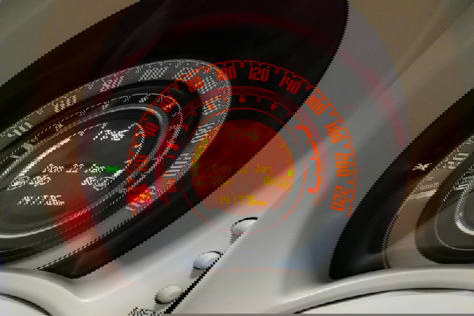 Fiat 500 0.9 TwinAir Turbo Lounge / Orig. Nederlands/ 2e eigenaar / Panoramadak / Climatronic / Parkeersensoren achter / 15'' LMV / Mistlampen / Chroom pakket / Radio / Elektr. bedienbare ramen / Leder stuurwiel