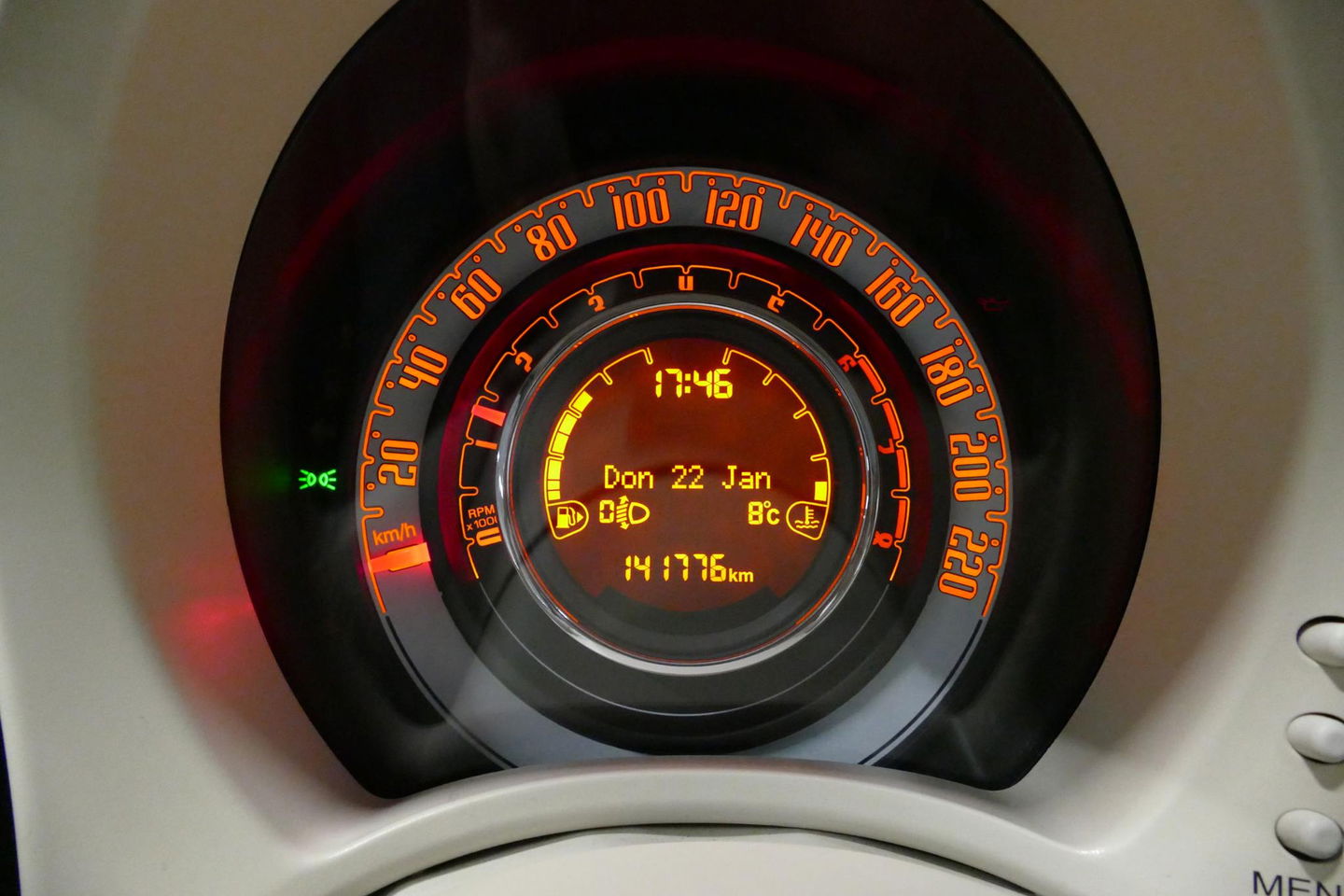 Fiat 500 0.9 TwinAir Turbo Lounge / Orig. Nederlands/ 2e eigenaar / Panoramadak / Climatronic / Parkeersensoren achter / 15'' LMV / Mistlampen / Chroom pakket / Radio / Elektr. bedienbare ramen / Leder stuurwiel