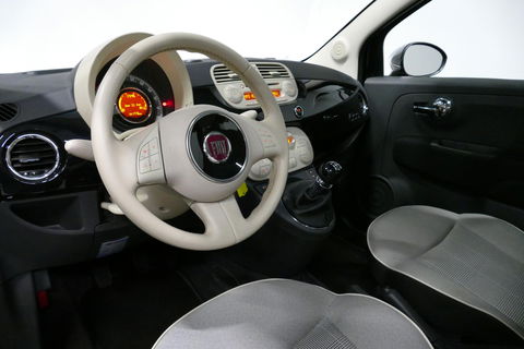 Fiat 500 0.9 TwinAir Turbo Lounge / Orig. Nederlands/ 2e eigenaar / Panoramadak / Climatronic / Parkeersensoren achter / 15'' LMV / Mistlampen / Chroom pakket / Radio / Elektr. bedienbare ramen / Leder stuurwiel