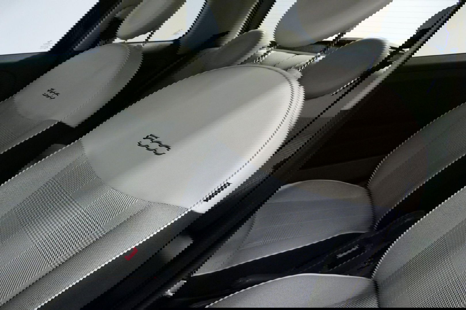 Fiat 500 0.9 TwinAir Turbo Lounge / Orig. Nederlands/ 2e eigenaar / Panoramadak / Climatronic / Parkeersensoren achter / 15'' LMV / Mistlampen / Chroom pakket / Radio / Elektr. bedienbare ramen / Leder stuurwiel