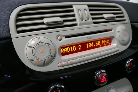 Fiat 500 0.9 TwinAir Turbo Lounge / Orig. Nederlands/ 2e eigenaar / Panoramadak / Climatronic / Parkeersensoren achter / 15'' LMV / Mistlampen / Chroom pakket / Radio / Elektr. bedienbare ramen / Leder stuurwiel