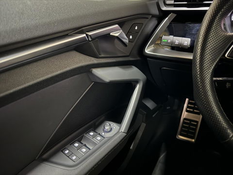Audi A3 Sportback 35 TFSI S-Line Black Edition Pano CarPlay NAP