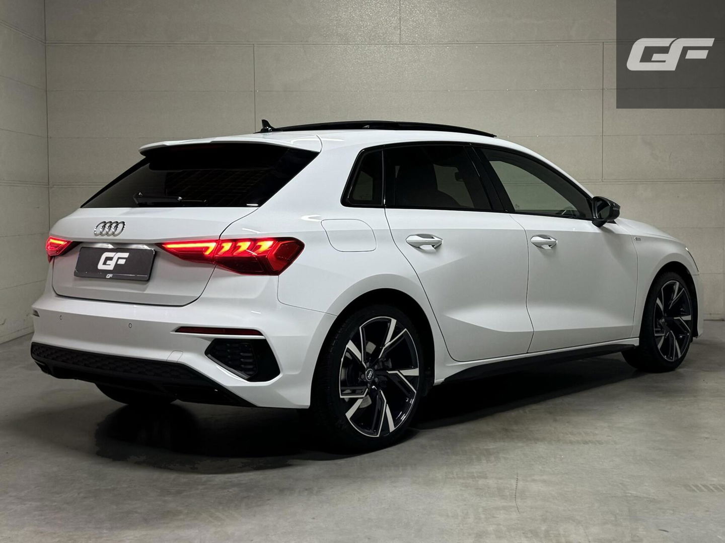 Audi A3 Sportback 35 TFSI S-Line Black Edition Pano CarPlay NAP