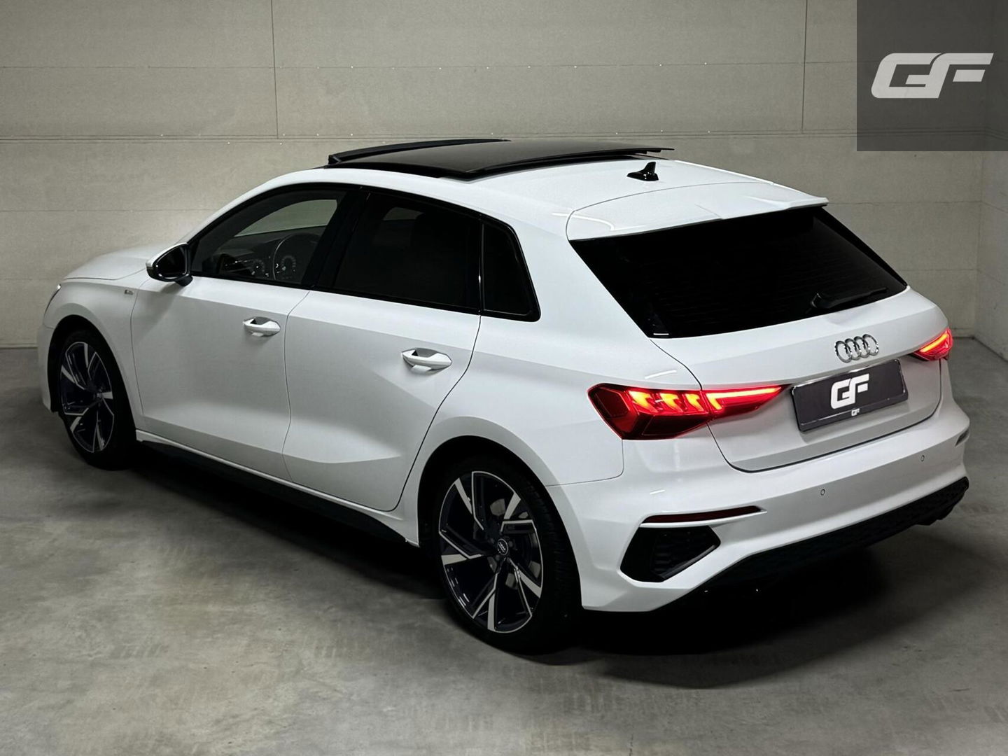 Audi A3 Sportback 35 TFSI S-Line Black Edition Pano CarPlay NAP