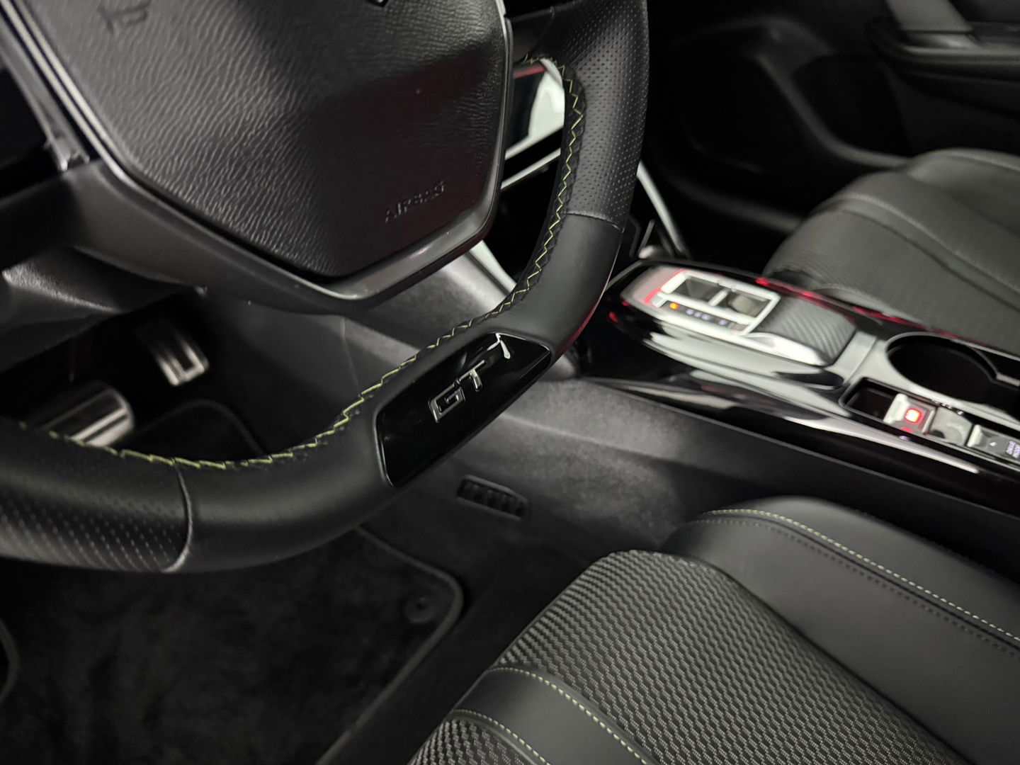 Peugeot 208 Hybrid 136PK e-DCS6 GT | 360° | Virtual | Sfeerverl. | Carplay | Adap. Cruise | Dodehoek