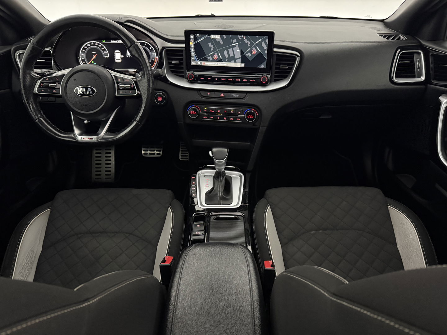 Kia Ceed 1.5 T-GDi MHEV 160PK GT-line | Pano | Camera | Carplay | Virtual | Trekh. | Keyless | Cruise