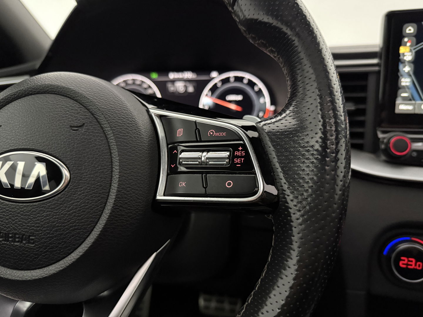 Kia Ceed 1.5 T-GDi MHEV 160PK GT-line | Pano | Camera | Carplay | Virtual | Trekh. | Keyless | Cruise