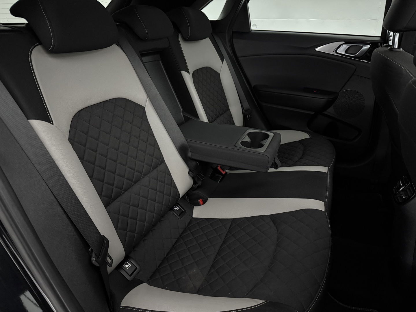 Kia Ceed 1.5 T-GDi MHEV 160PK GT-line | Pano | Camera | Carplay | Virtual | Trekh. | Keyless | Cruise