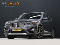 BMW X1 - sDrive20i VDL Nedcar Edition [GROOT NAVIGATIE, TREKHAAK, HUD, PDC V+A, BLUETOOTH TELEFOON, CRUISE CONTROL, STOELVERWARMING, ELEKTRISCHE ACHTERKLEP, BMW LED, NIEUWSTAAT]
