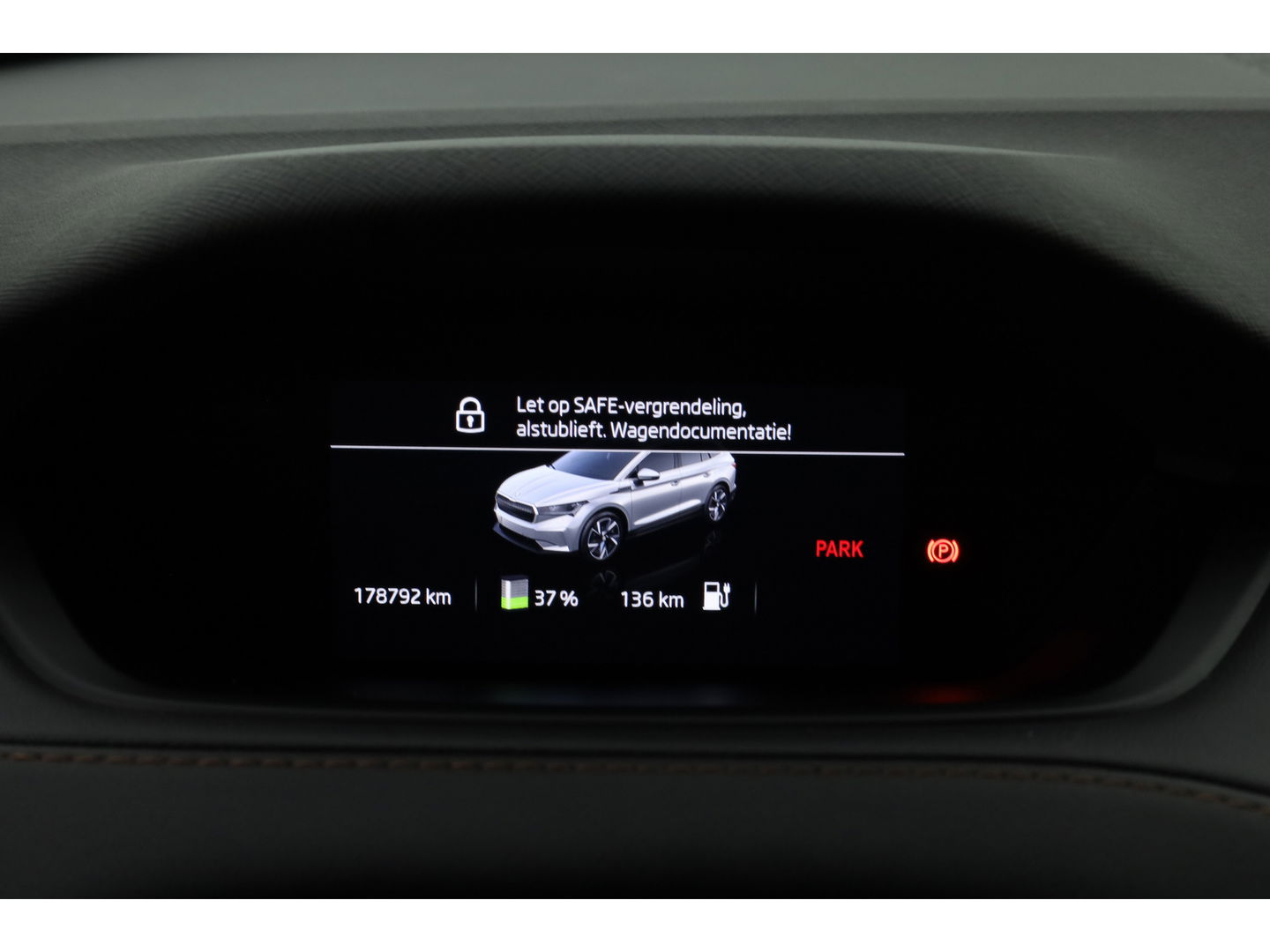 Škoda Enyaq iV 80 First Edition | Leder | Trekhaak | Adapt. Cruise | Camera | Memory seat | Navi | Keyless | CarPlay | Crystal light