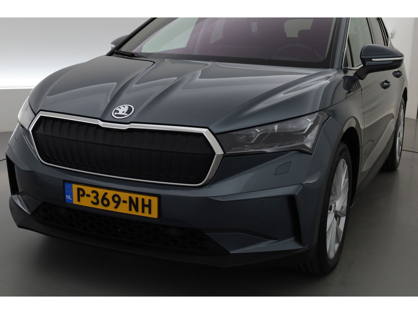 Škoda Enyaq iV 80 First Edition | Leder | Trekhaak | Adapt. Cruise | Camera | Memory seat | Navi | Keyless | CarPlay | Crystal light