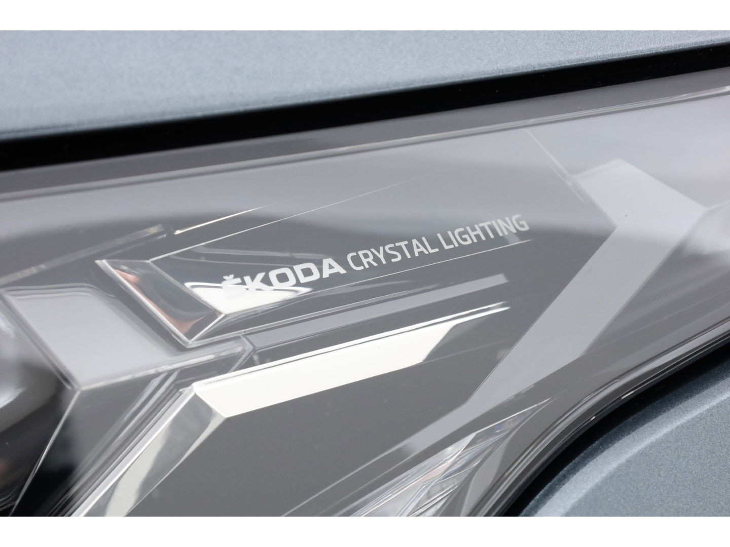 Škoda Enyaq iV 80 First Edition | Leder | Trekhaak | Adapt. Cruise | Camera | Memory seat | Navi | Keyless | CarPlay | Crystal light