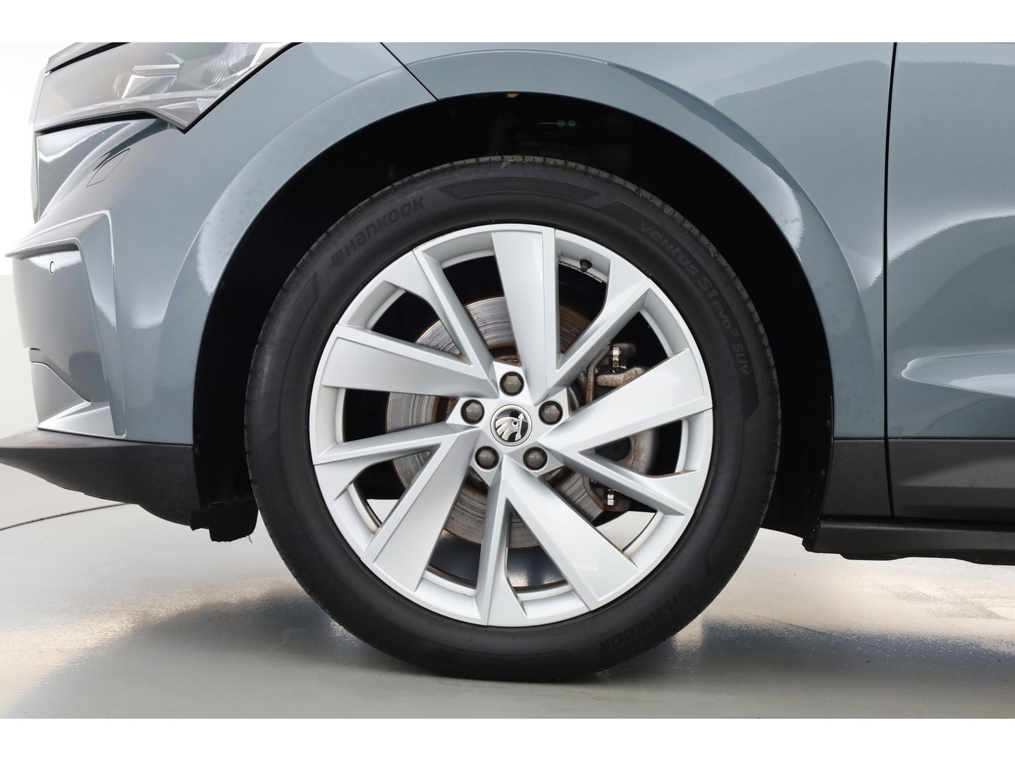 Škoda Enyaq iV 80 First Edition | Leder | Trekhaak | Adapt. Cruise | Camera | Memory seat | Navi | Keyless | CarPlay | Crystal light