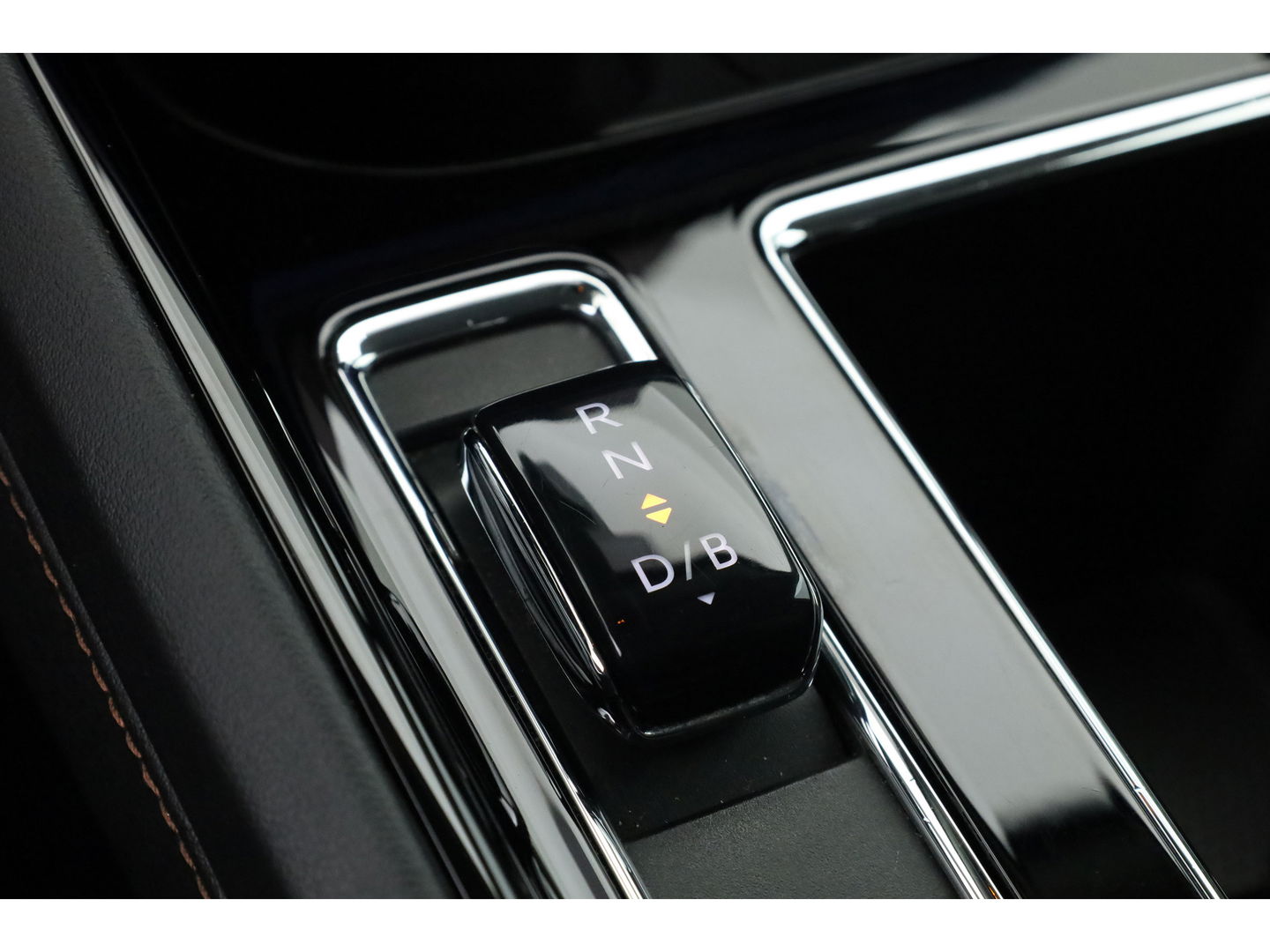 Škoda Enyaq iV 80 First Edition | Leder | Trekhaak | Adapt. Cruise | Camera | Memory seat | Navi | Keyless | CarPlay | Crystal light