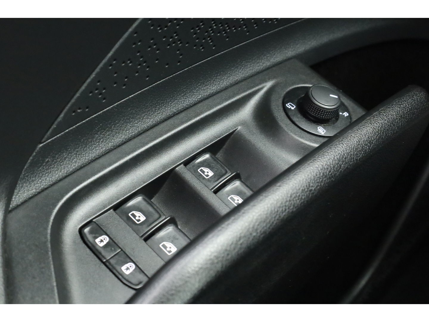 Škoda Enyaq iV 80 First Edition | Leder | Trekhaak | Adapt. Cruise | Camera | Memory seat | Navi | Keyless | CarPlay | Crystal light